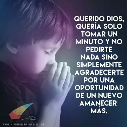 niño rezando a dios